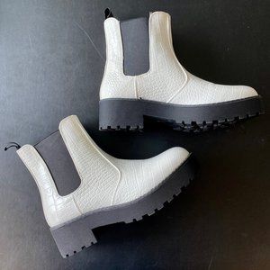 NWOT Dirty Laundry Margo Chelsea White Croc Platform Lug Sole Ankle Boot